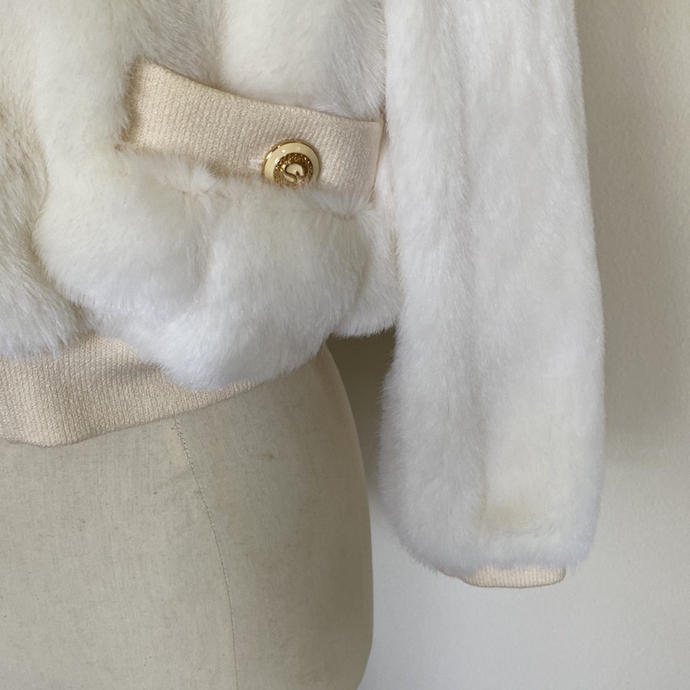 Vintage St.John off white faux fur vest/jacket, P 🎊🎈Host Pick🎊🎈 - Picture 3 of 10